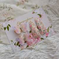 Zestaw 4 spinek ecru róż pastelowe kwiaty klik motyle roczek