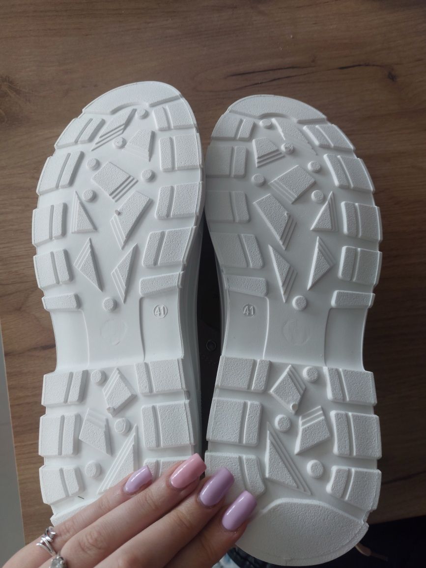 Nowe buty wysokie trampki sneakersy wyższa podeszwa kremowe bezowe 41