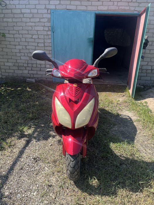 Продам скутер YIBEN