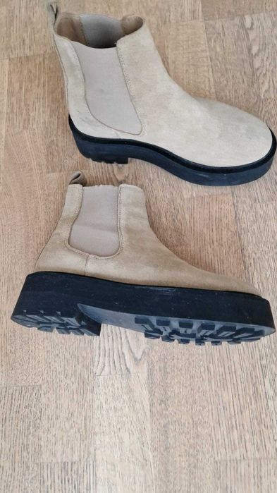 Чоботи Челсі & Others Stories