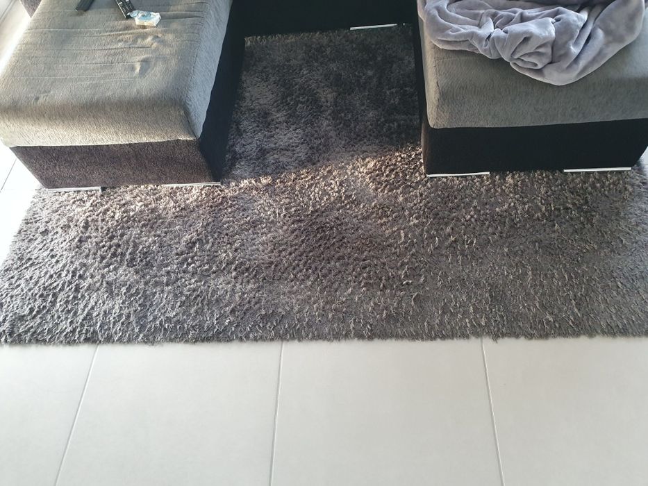 2 Carpetes cinzentas