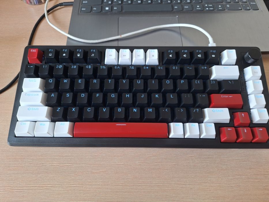 Продаю игровую механическую клавиатуру