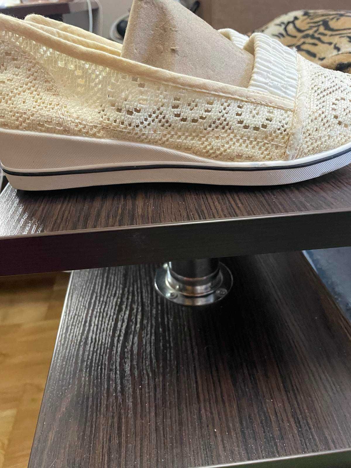 Продам летние мокасины.