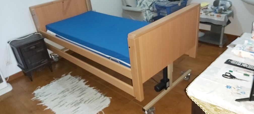 Cama hospitalar.