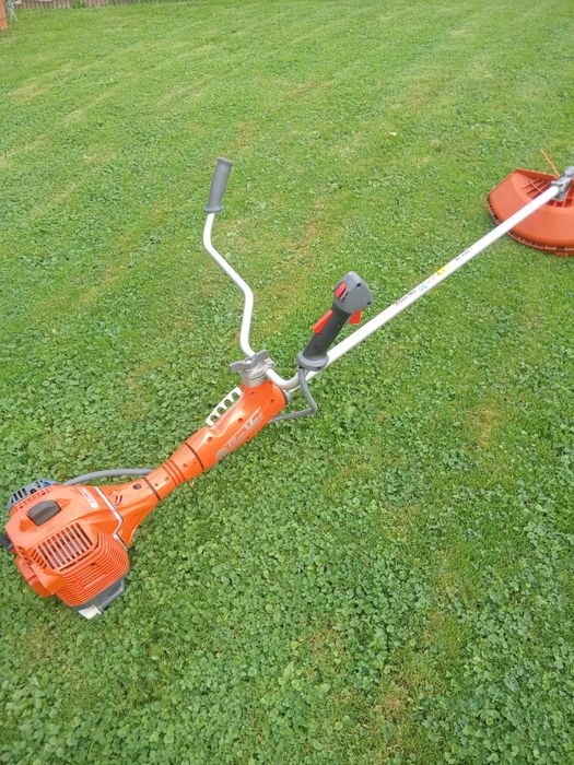 Podkaszarka spalinowa oleo-mac BC 400T