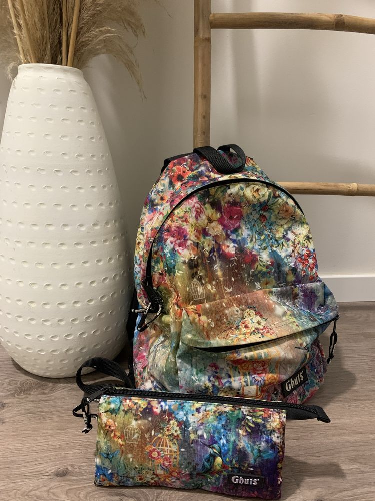 Mochila com estojo