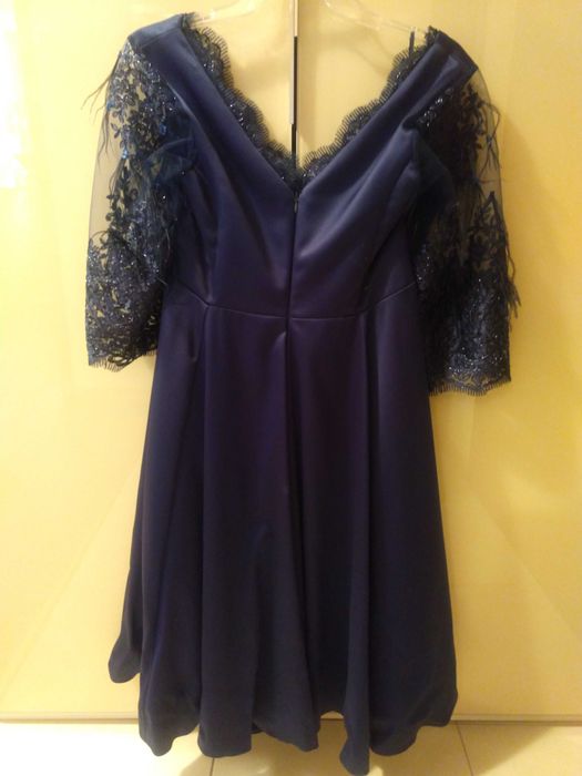 Piękna granatowa elegancka sukienka