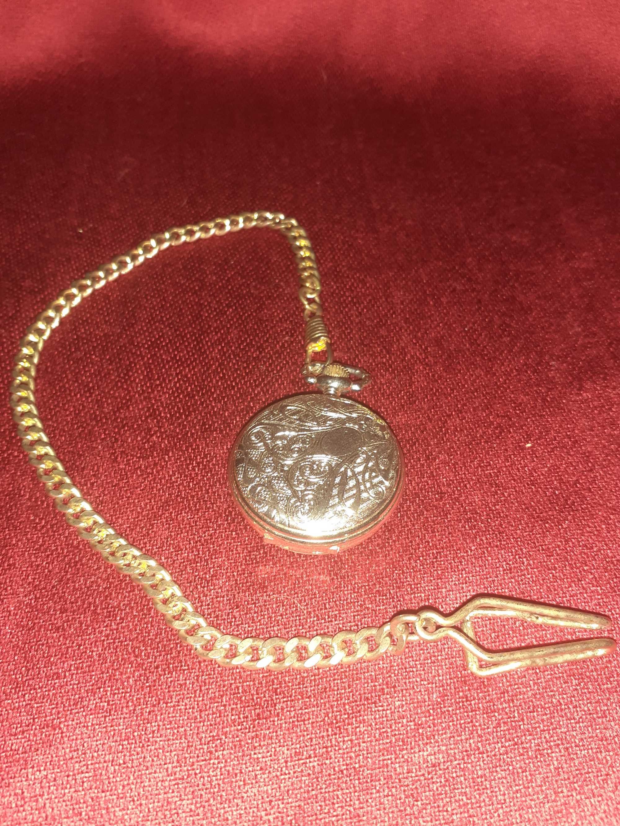 Relógio de Bolso com Corrente