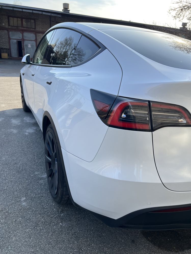 Tesla model Y 21рік