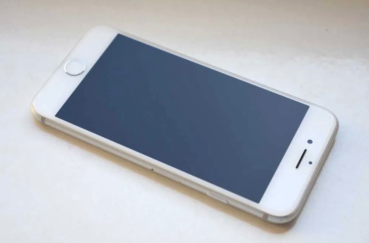 Apple iPhone 7 32GB Silver 8 SE x