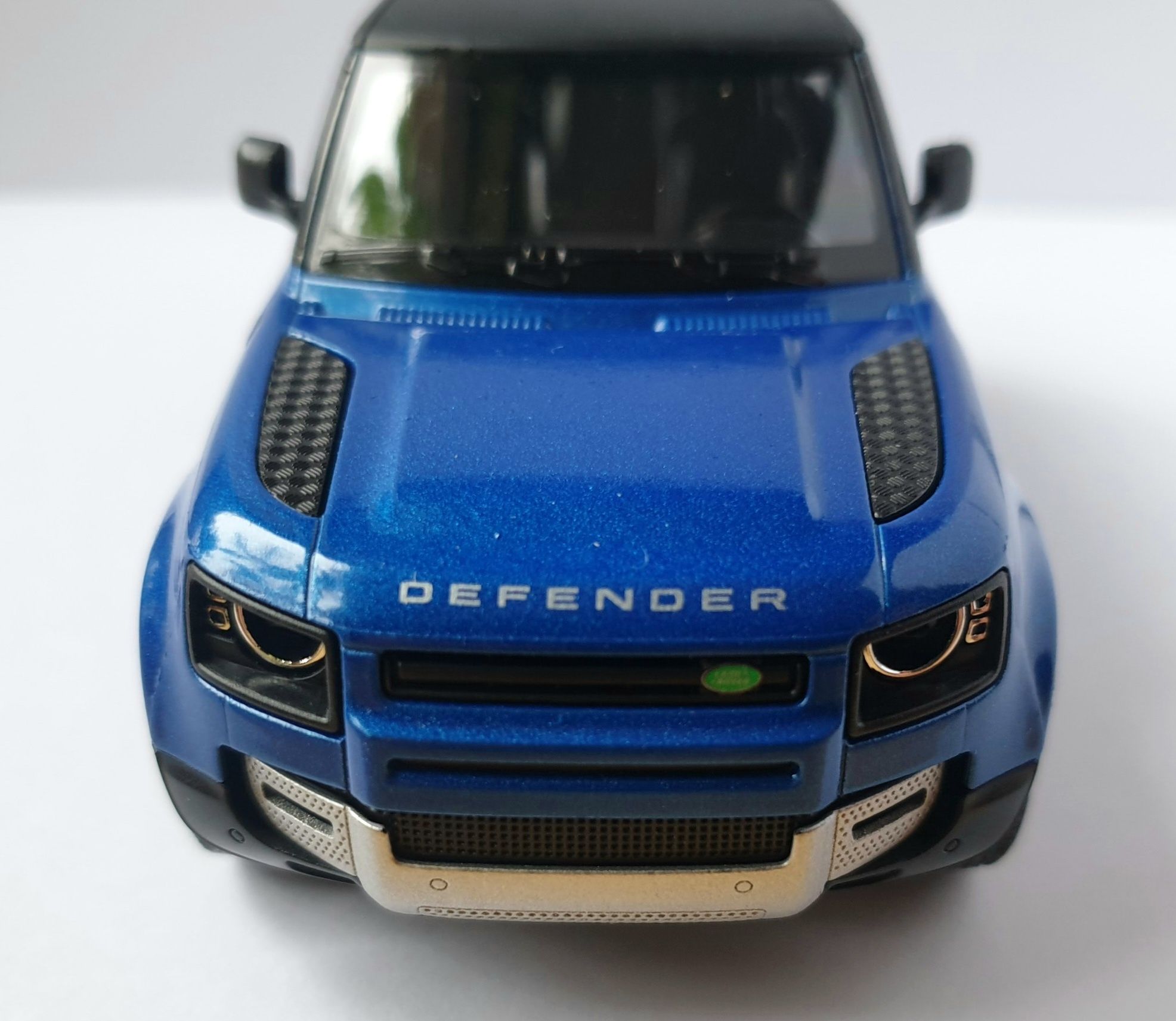 Samochód Land Rover Defender 90 Kinsmart die cast model 1:36