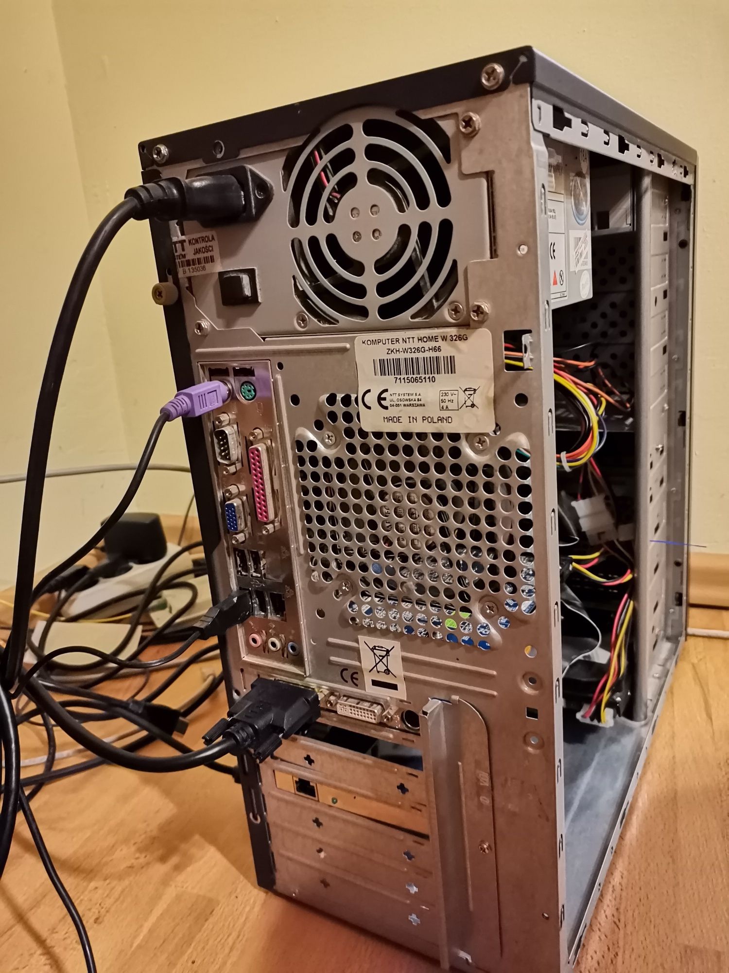 Komputer Stacjonarny mini Tower używany retro stary model zabytek PC