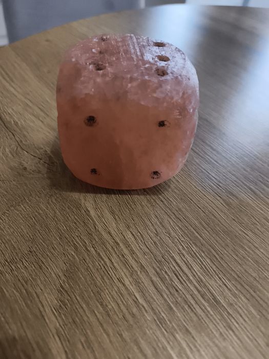 Kostka solna z liczbami z uzdrowiska w Inowrocławiu