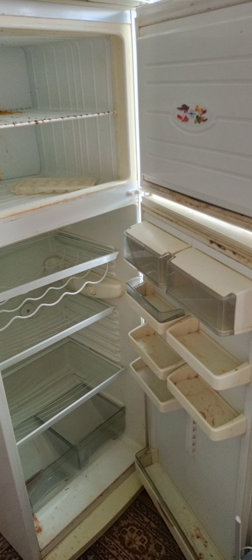 Продам 2 холодильника . Читайте описание