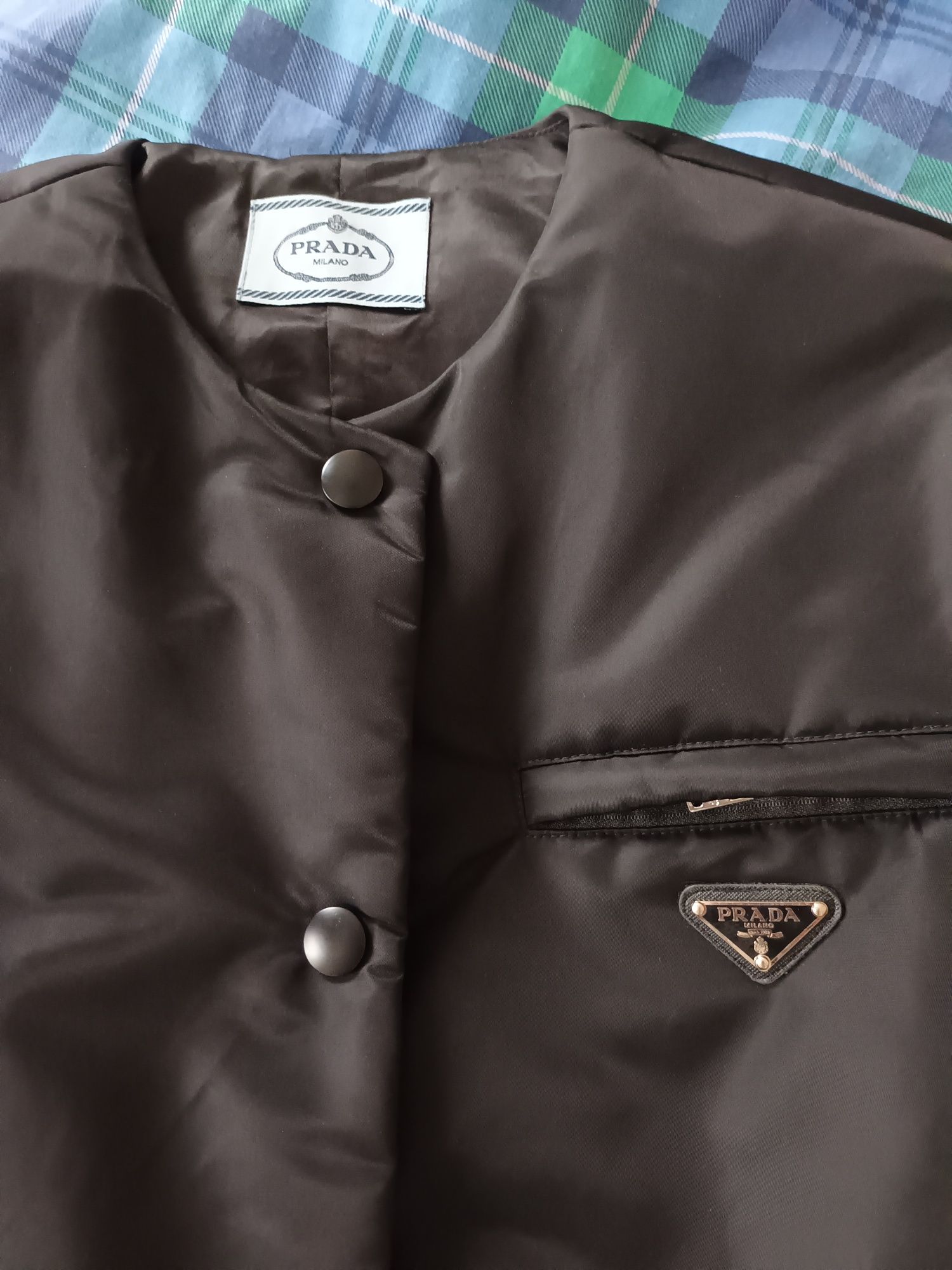 Продам бомбер PRADA