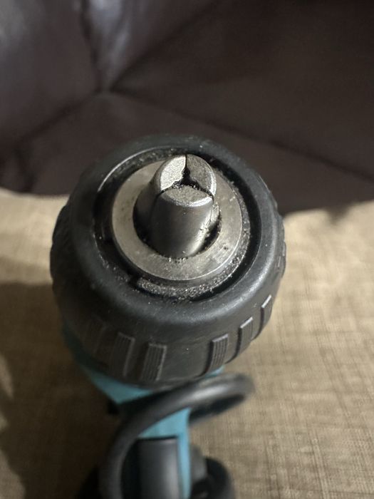 Продам. ударный  шуруповерт макита Оригинал