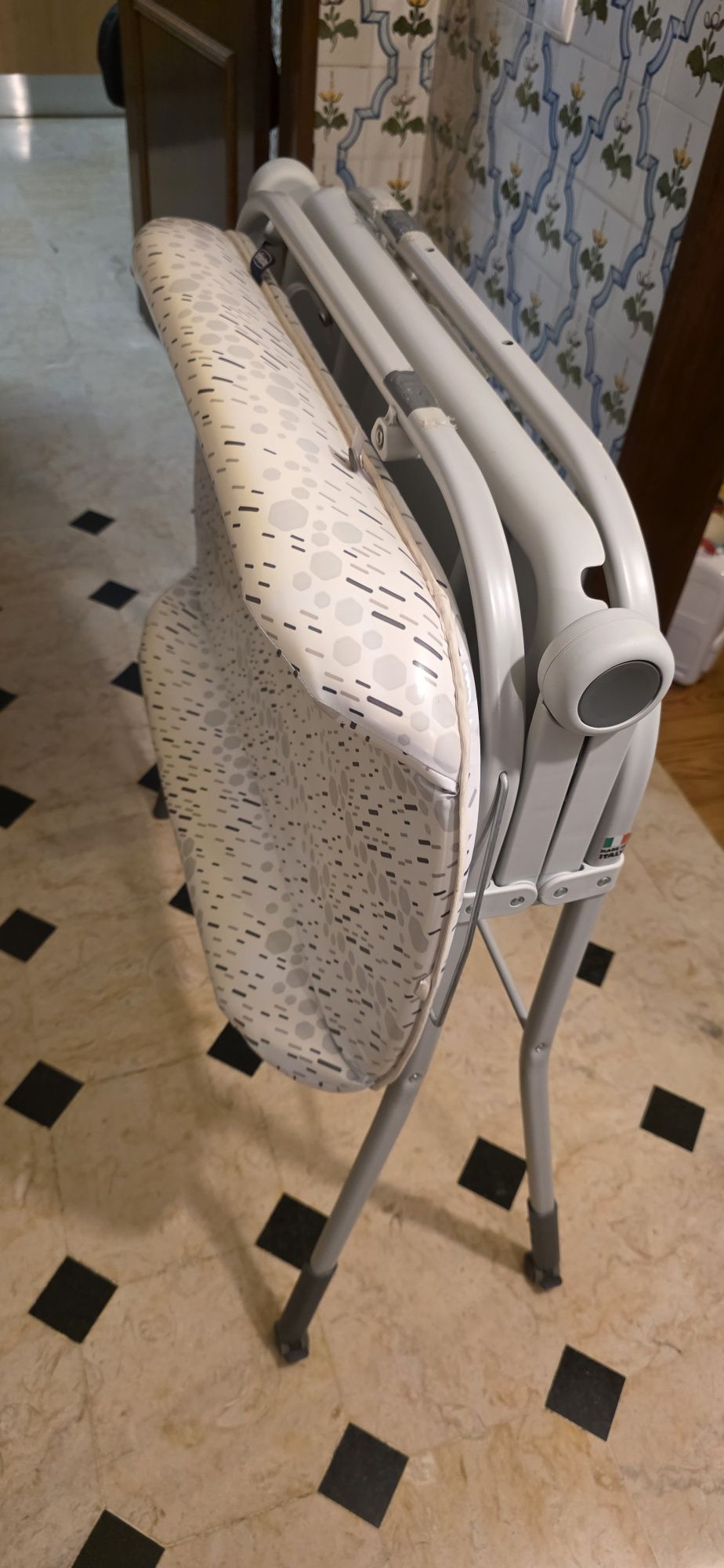 Chicco Cuddle & Bubble Confort Cool Grey Banheira e Muda Fraldas