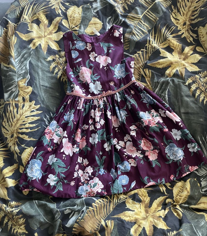 Sukienka Little Stitches w kwiaty, r. 140 (9/10 lat)