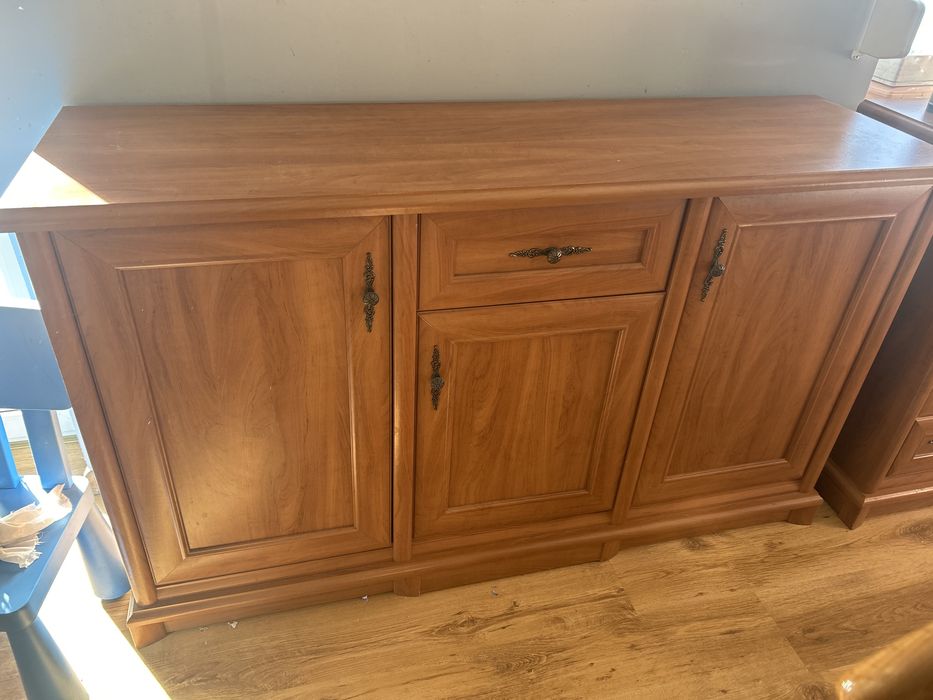 Komoda kent  black red white