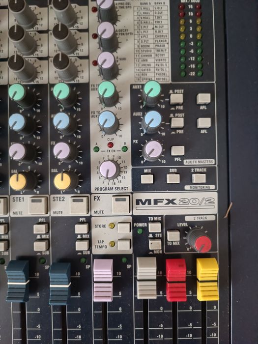 Микшерный пульт Soundcraft MFXi 20/2