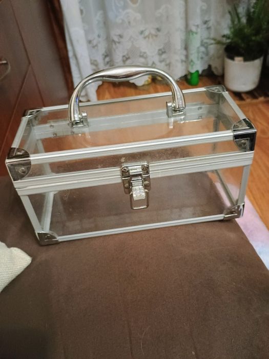 Kuferek na kosmetyki używany