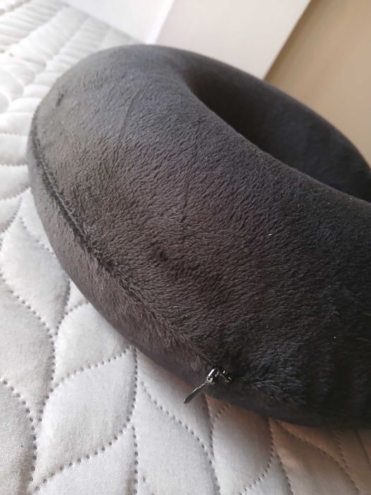 Almofada de viagem Ale-Hop com fecho zipper