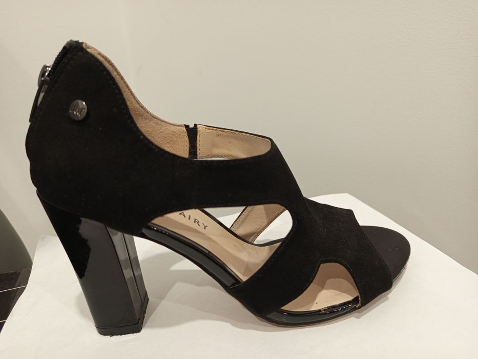 Czarne buty na obcasie