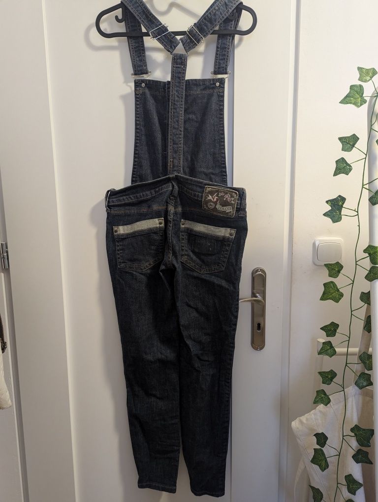 Jeansowe spodnie na szelkach Colcci r. 36