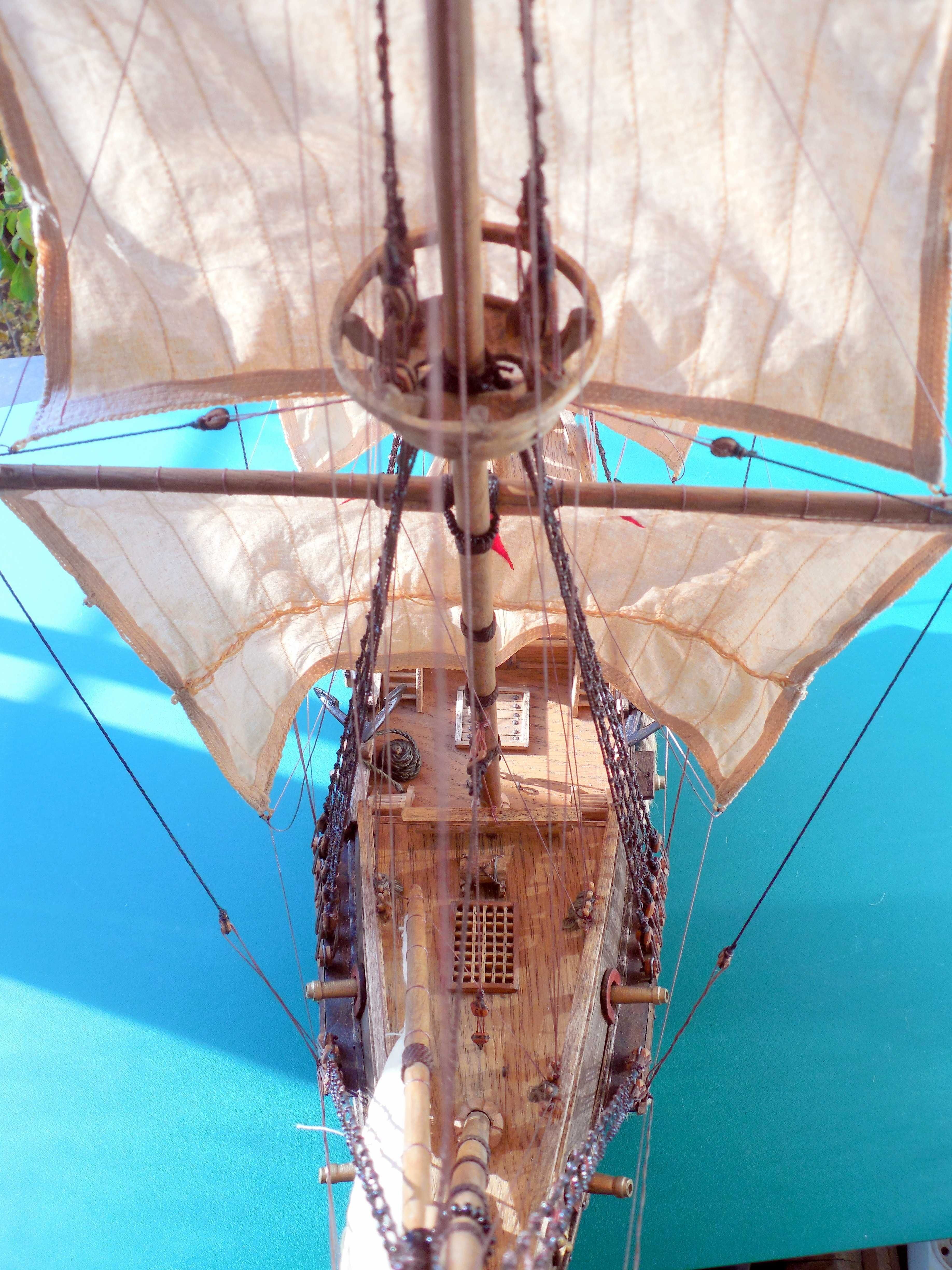 Деревянная модель парусника – галеон 16 века