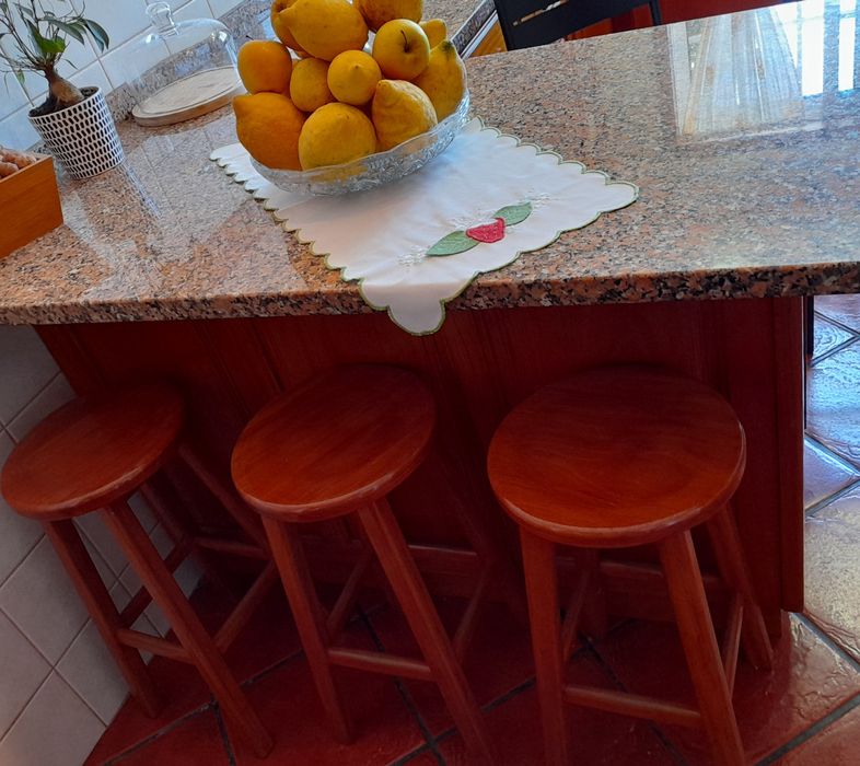 6 bancos de cozinha, com 62 cm de altura, madeira maciça