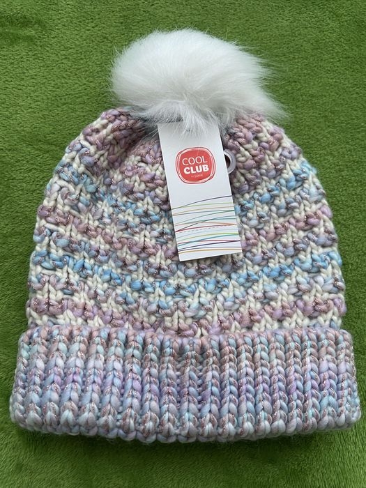 Тепла, оригінальна шапка на дівчинку