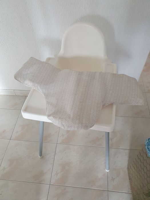 Cadeira de refeição para bebés do ikea com tabuleiro e almofada
