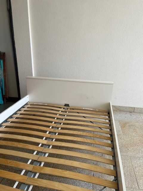 Cama casal IKEA com colchão