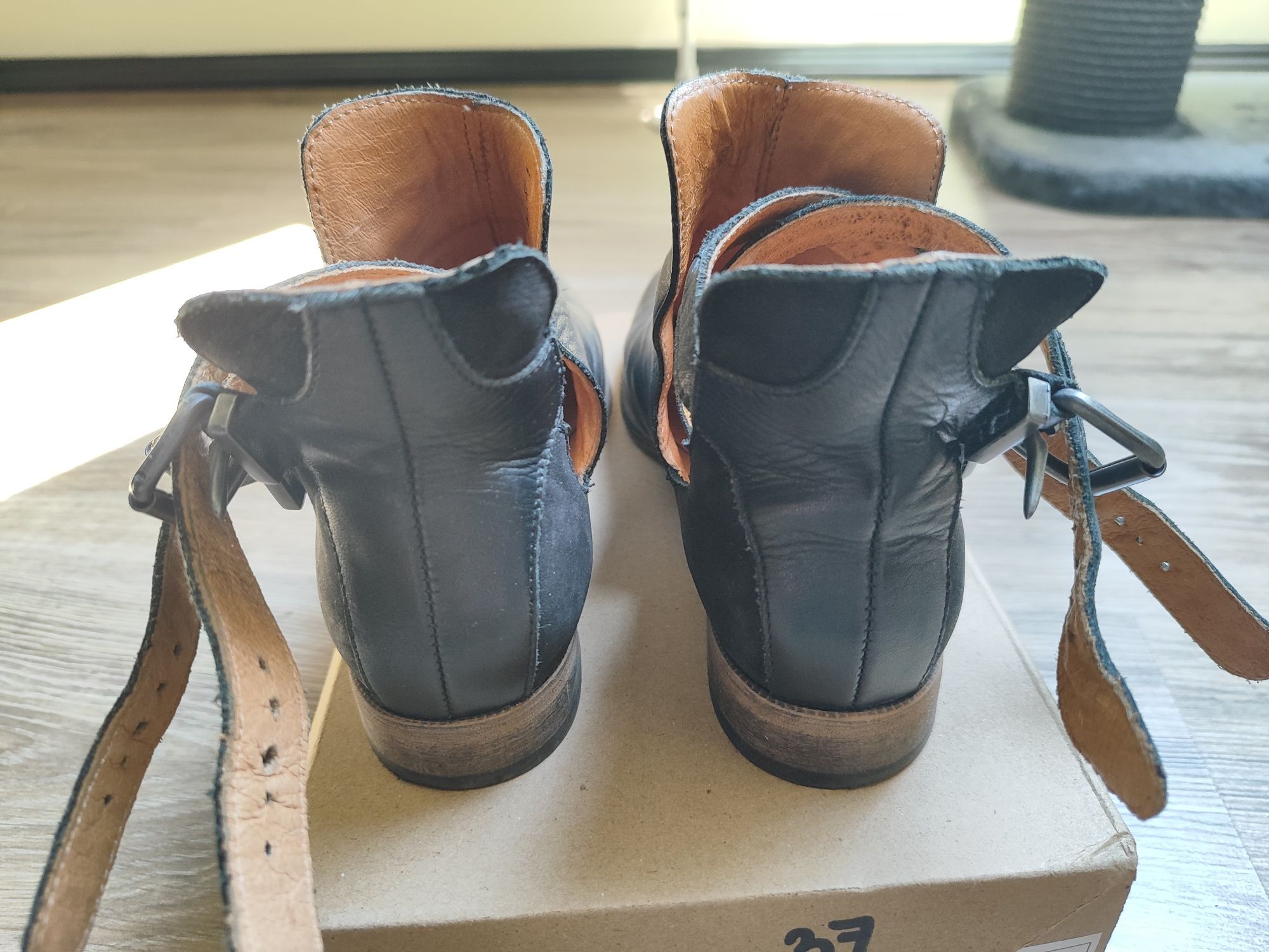 Skórzane buty Medicine 37