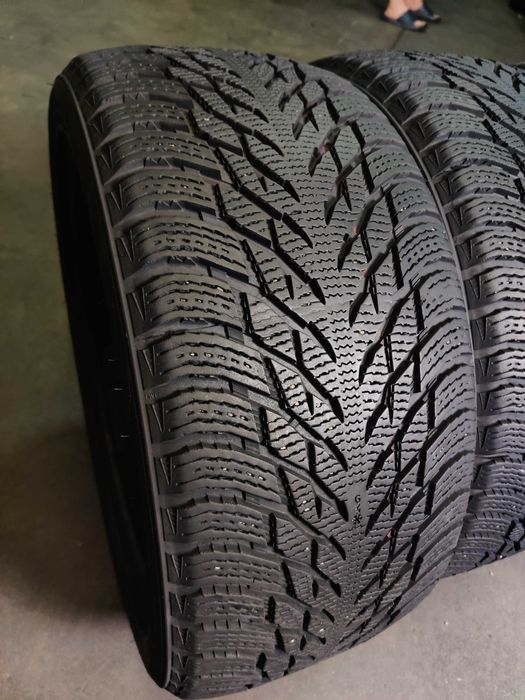 R18 245 40 зимові шини Nokian Hakkapeliitta хороший