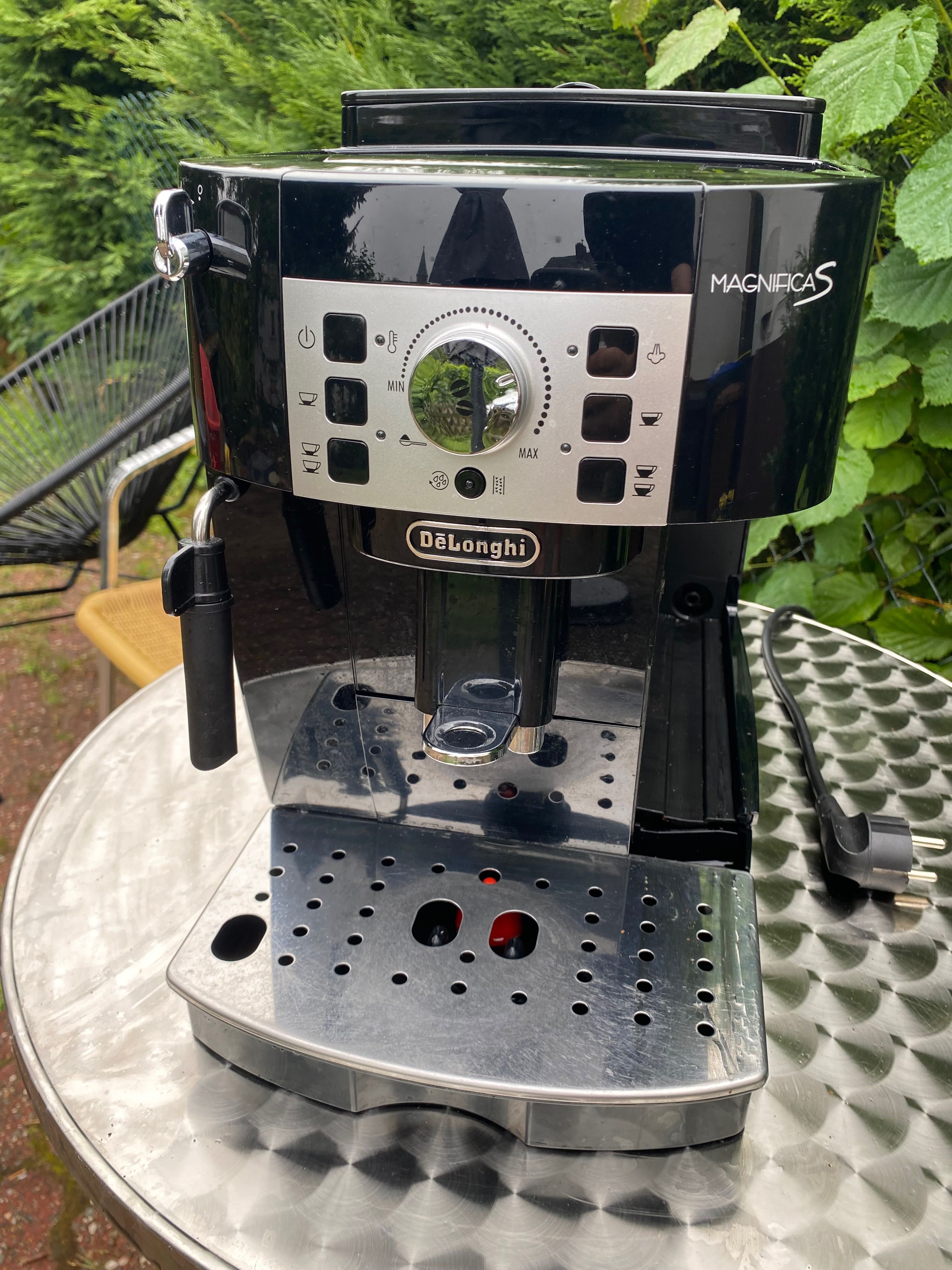 Кавоварка DeLonghi Magnifica S
