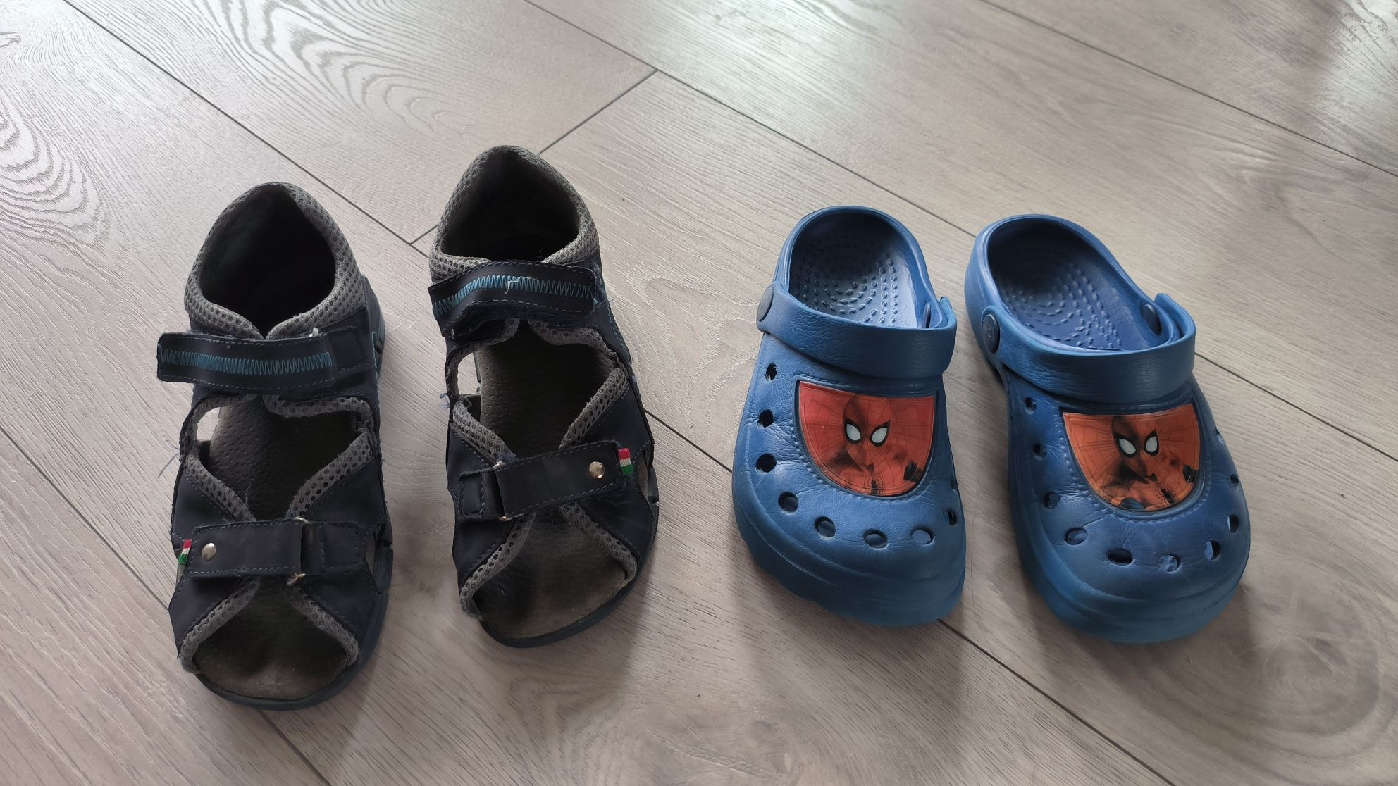 Sandały chłopięce r.31 (20cm) i 2* crocsy Spiderman