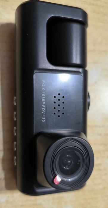 Продам відеореєстратор с 3 камерами 1080 р + карта 32 Гб