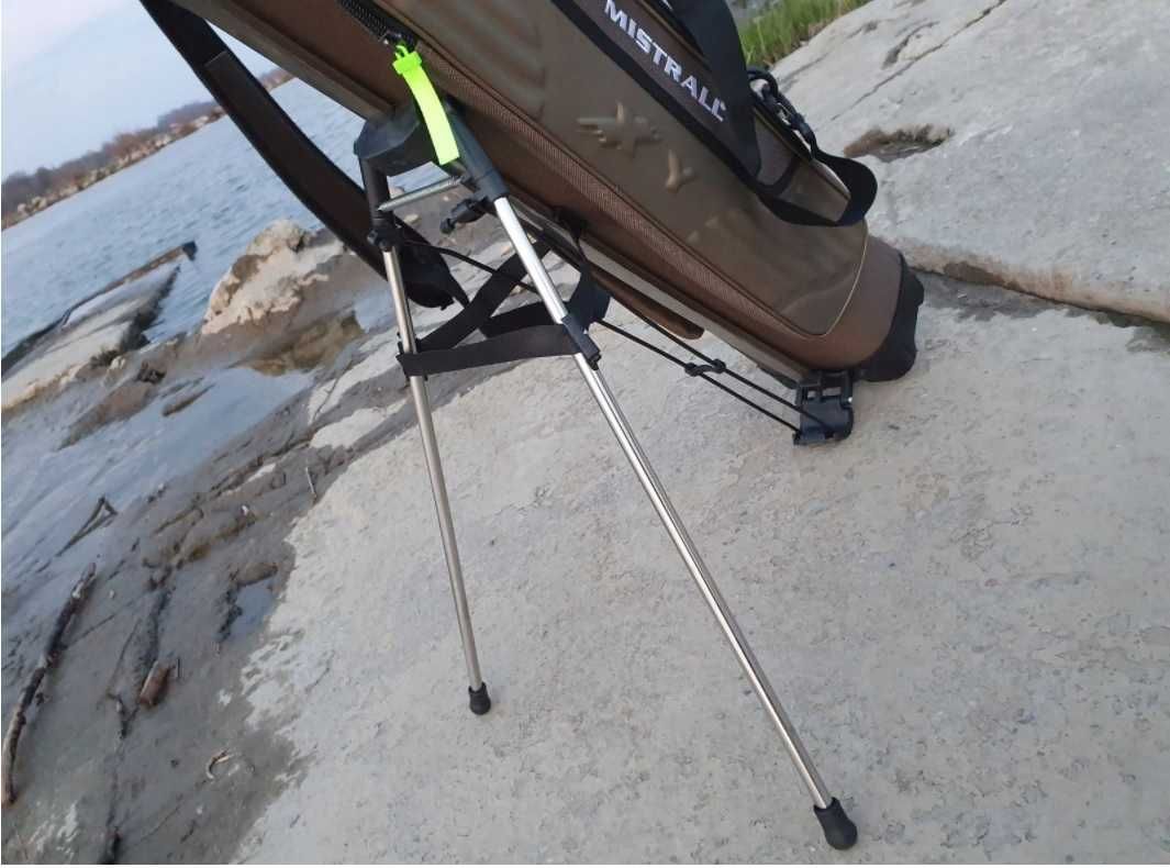 Pokrowiec sztywny na Wędki MISTRALL 3 Komory ze stelażem 140cm