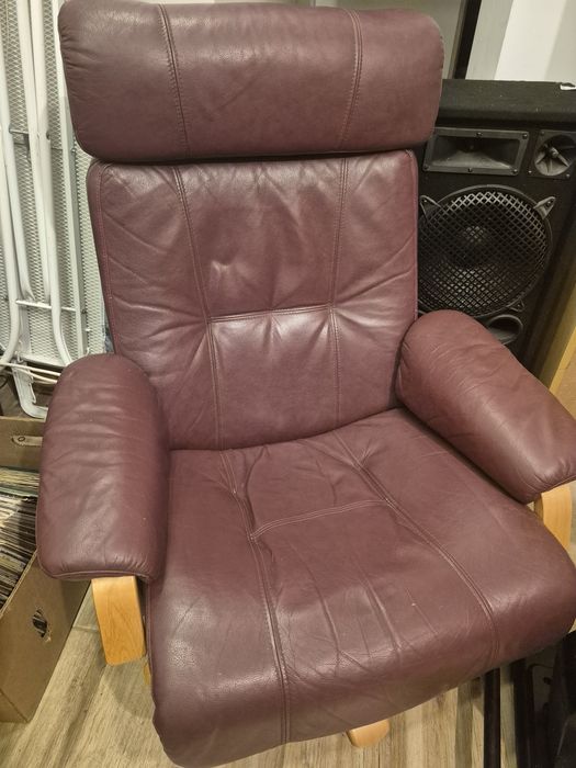 Fotel skórzany Stressless Admiral – bordo, drewno, relax