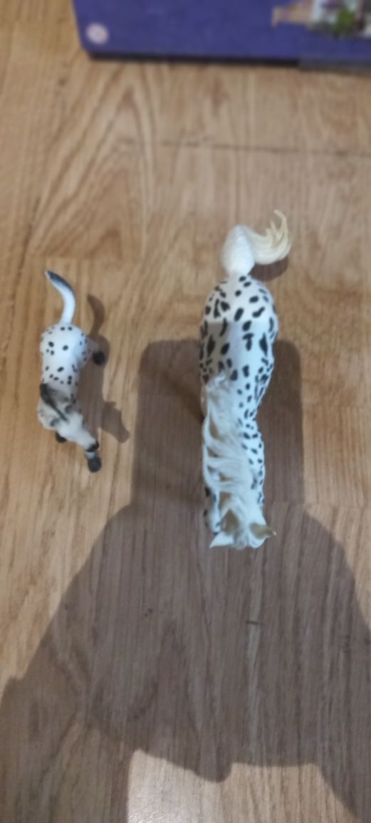 Sprzedam figurki koni schleich