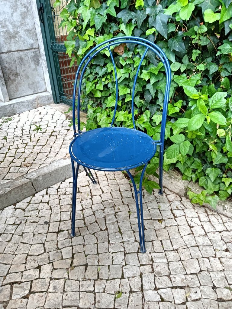 Cadeira em ferro para exterior