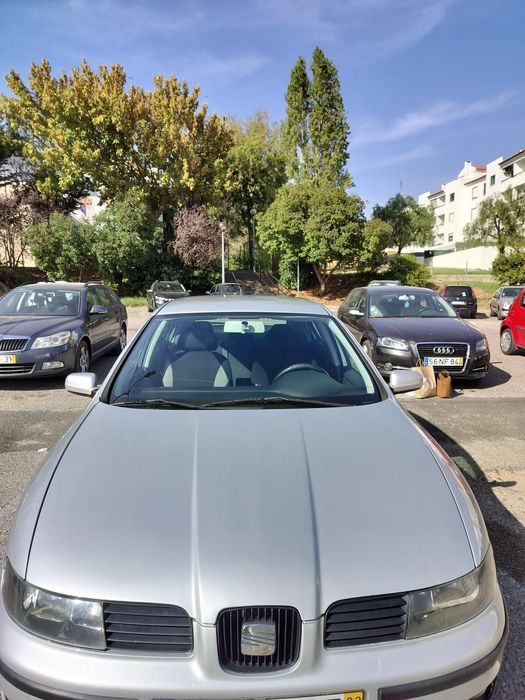 SEAT Leon cinza 2002