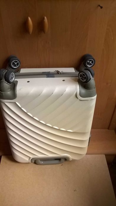 Walizka 55x 40 x 27 cm na kolach beżowa