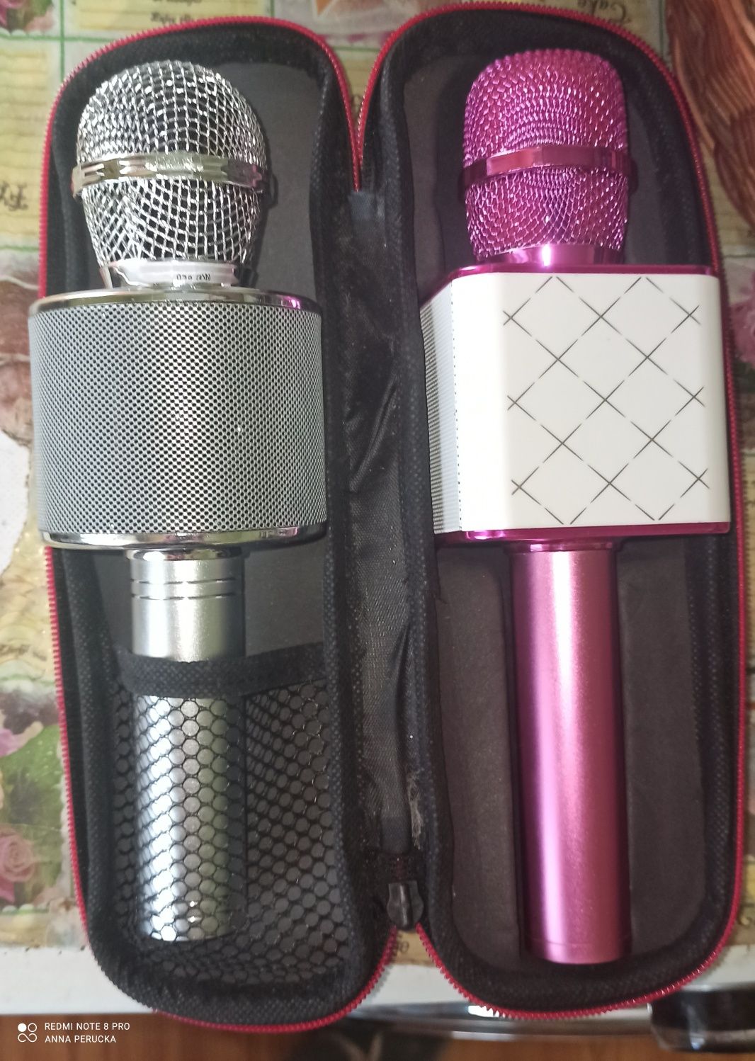 Dwa mikrofony do karaoke glosniki