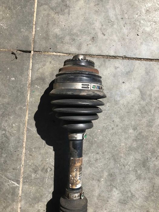 Полуось привод шрус піввісь BMW X1 E84 2.0 DIESEL ПЕРЕДНЯ ПРАВА.