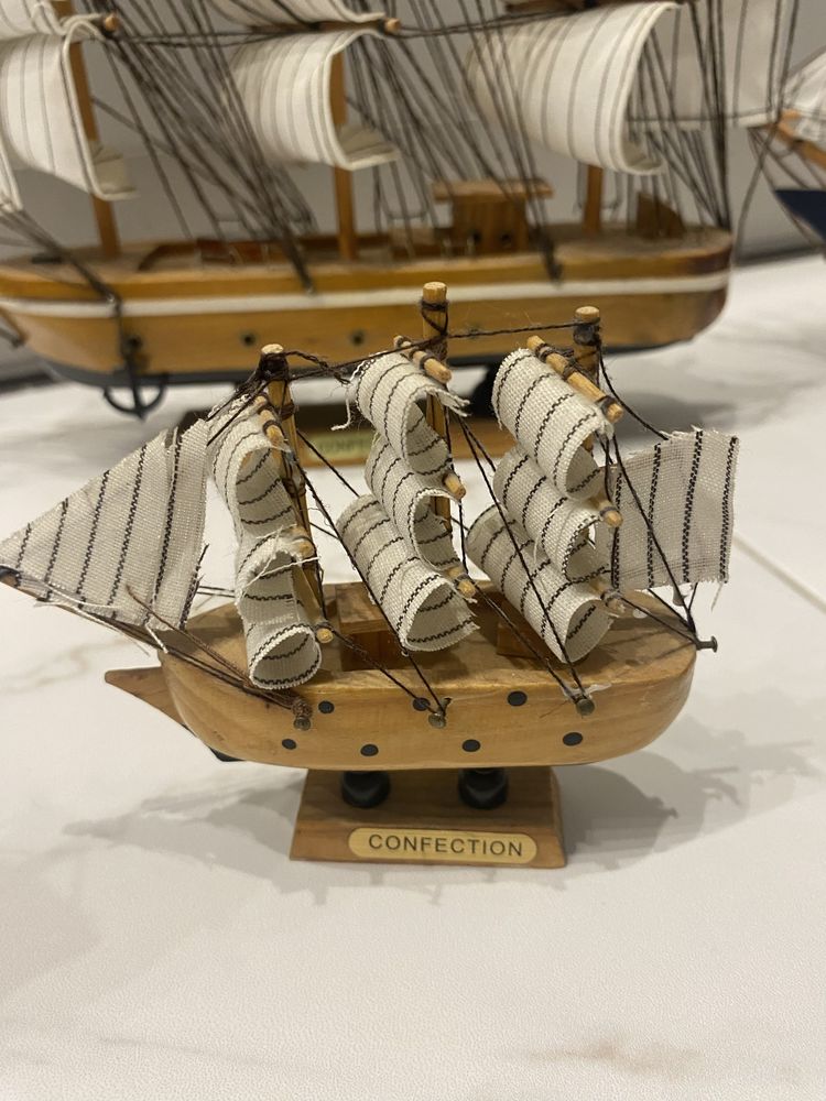 Деревʼяні колекційні вітрильники з парусами ручна робота 8 штук