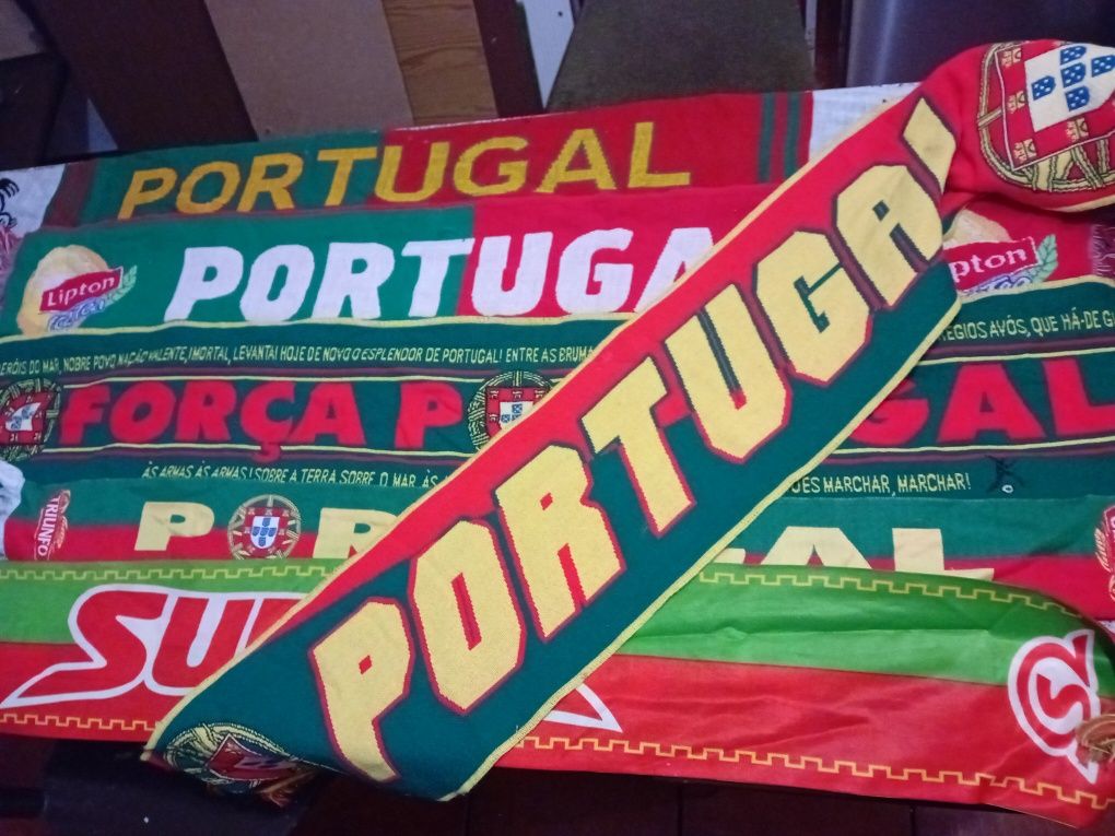 Conjunto de Cachecóis,Bandeiras e Bola de Portugal