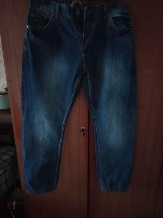 Продам джинсы фирменные Armani б.у в хорошем состоянии.