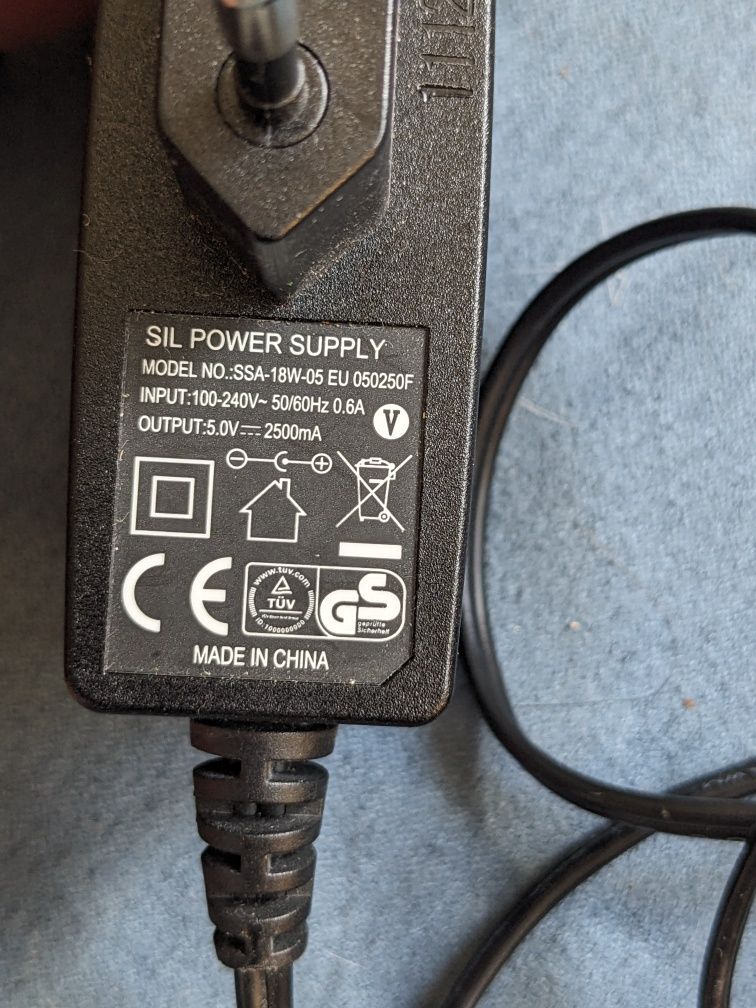 Zasilacz sieciowy 5V 2.5A wtyk DC, 2m, używany